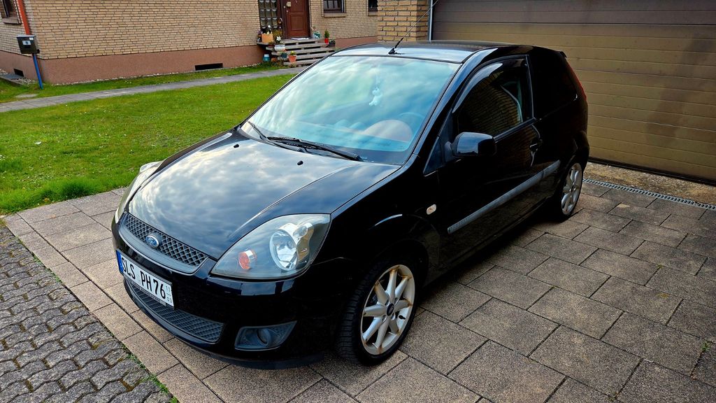 Ford Fiesta 93.800 km 2.900 &euro; Schmelz 66839