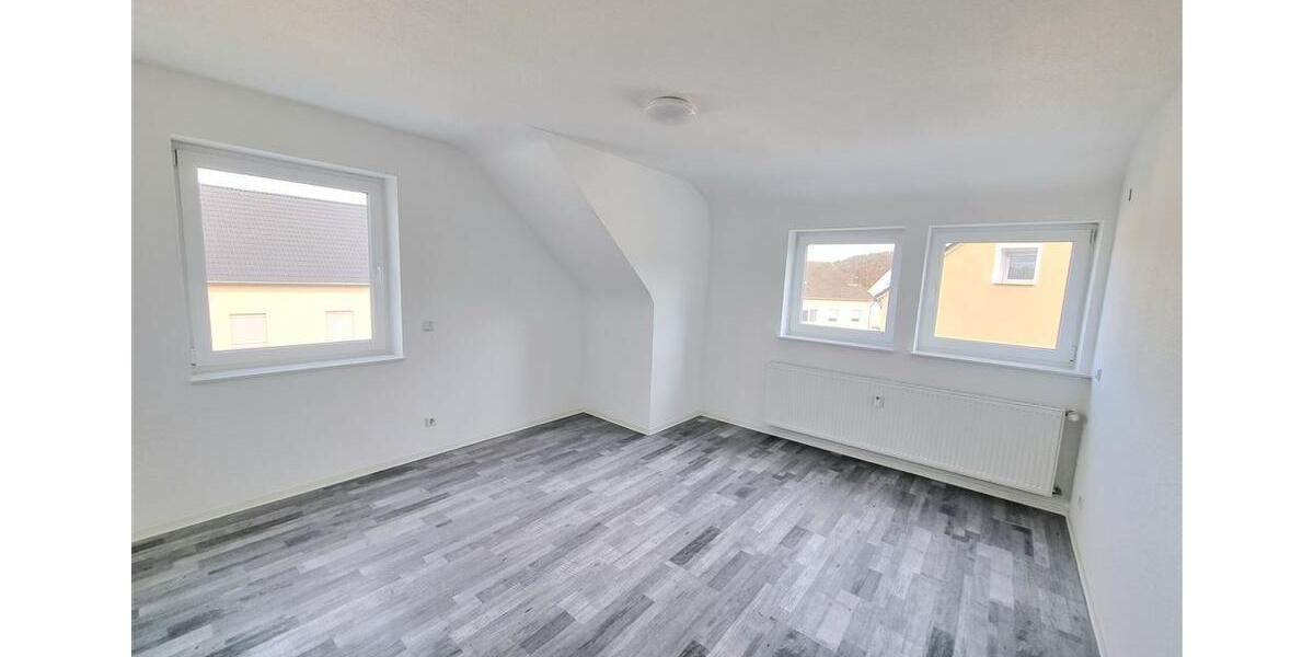 Dachgeschoßwohnung Sankt Ingbert - 3 Zimmer, 72 m&sup2;, 800&euro; | Angebot:25755078