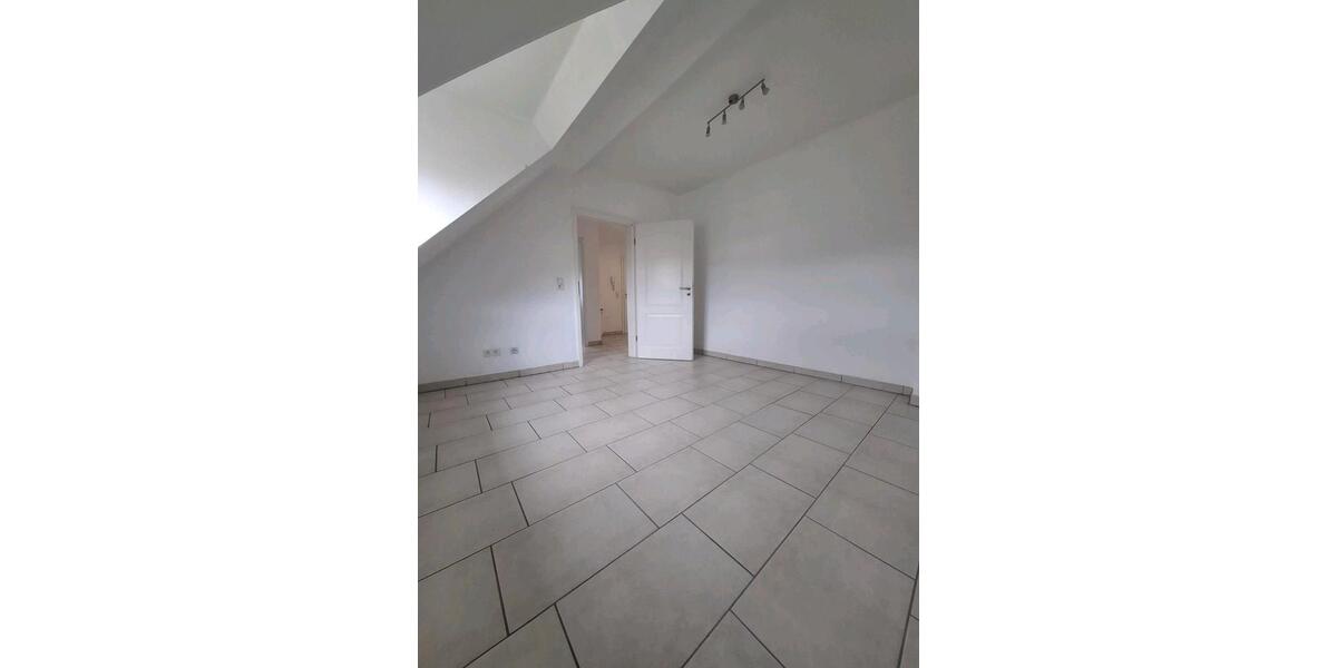 Dachgeschoßwohnung Völklingen - 2 Zimmer, 70 m&sup2;, 500&euro; | Angebot:24429446