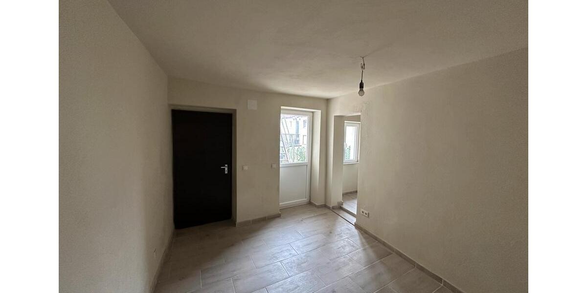 Doppelhaushälfte Saarbrücken - 7 Zimmer, 130 m&sup2;, 990&euro; | Angebot:25417070
