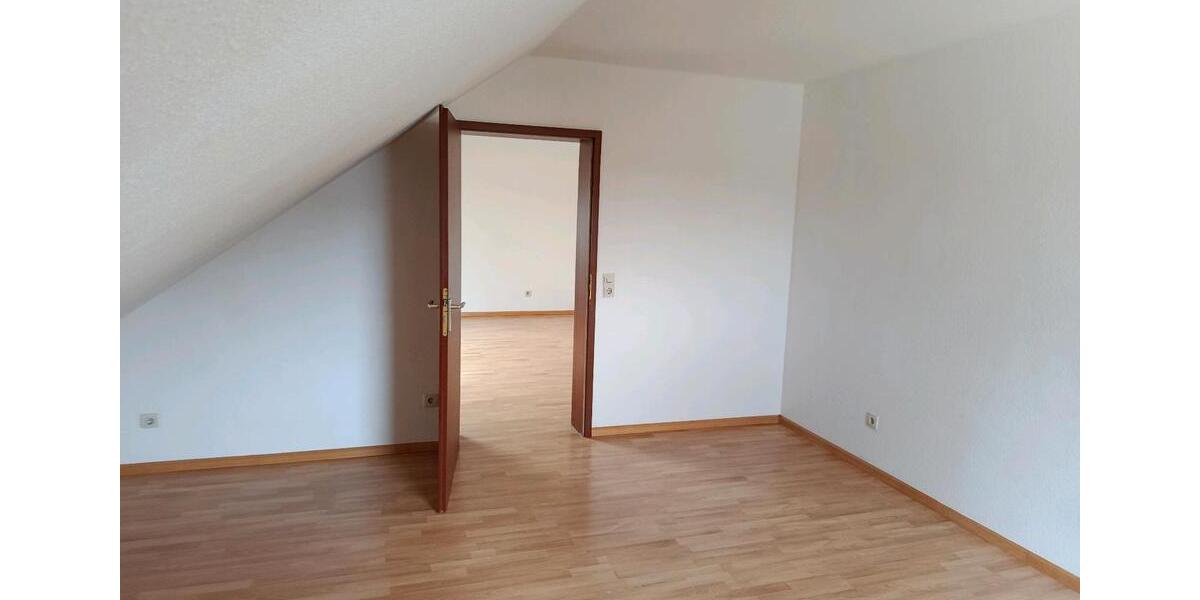 Dachgeschoßwohnung Illingen - 3 Zimmer, 60 m&sup2;, 600&euro; | Angebot:26626529