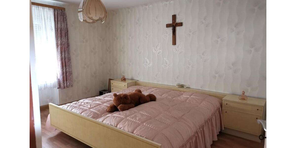 Reihenhaus Schwalbach - 7 Zimmer, 180 m&sup2;, 275.000&euro; | Angebot:27641904