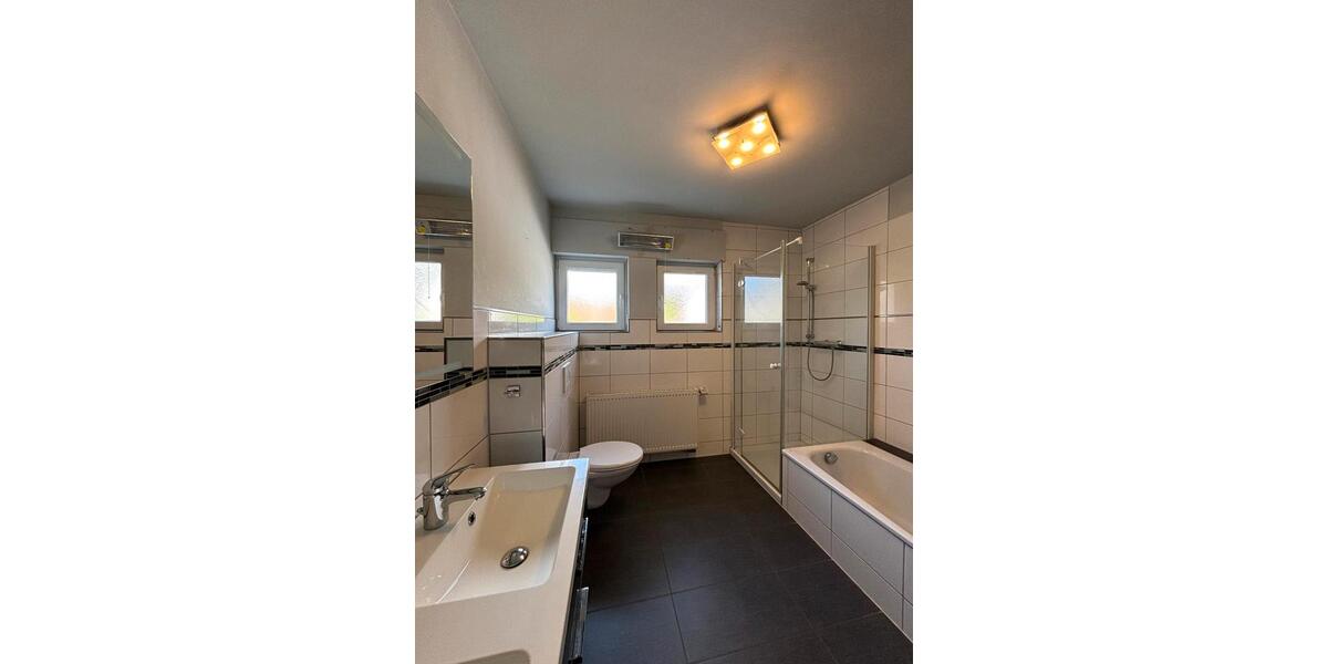 Erdgeschoßwohnung Sankt Ingbert - 4.5 Zimmer, 158 m&sup2;, 1.250&euro; | Angebot:26635852