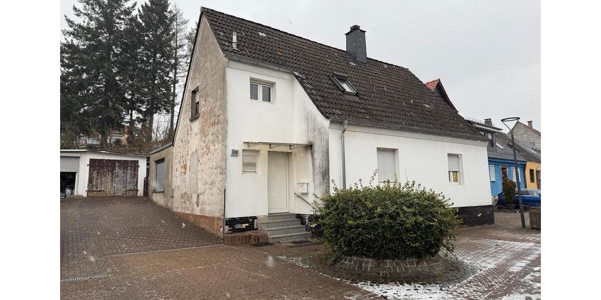 Einfamilienhaus Bexbach - 7 Zimmer, 140 m&sup2;, 136.000&euro; | Angebot:24397424