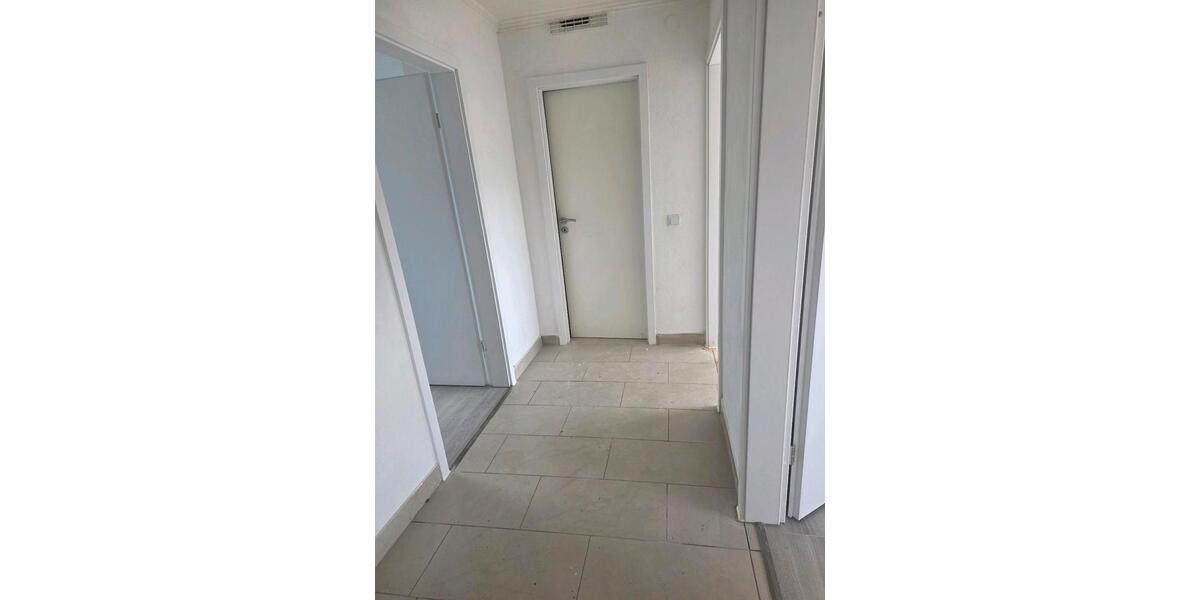 Dachgeschoßwohnung Saarbrücken West - 4 Zimmer, 105 m&sup2;, 700&euro; | Angebot:26681399