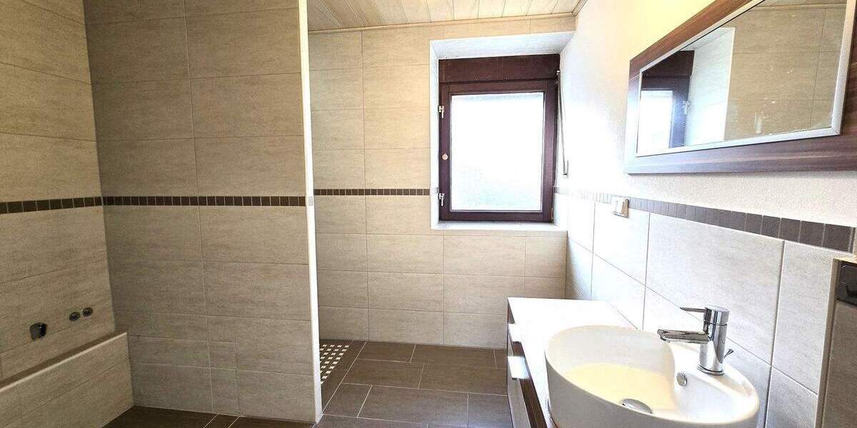 Einfamilienhaus Mandelbachtal Heckendalheim - 8 Zimmer, 180 m&sup2;, 259.000&euro; | Angebot:25677418