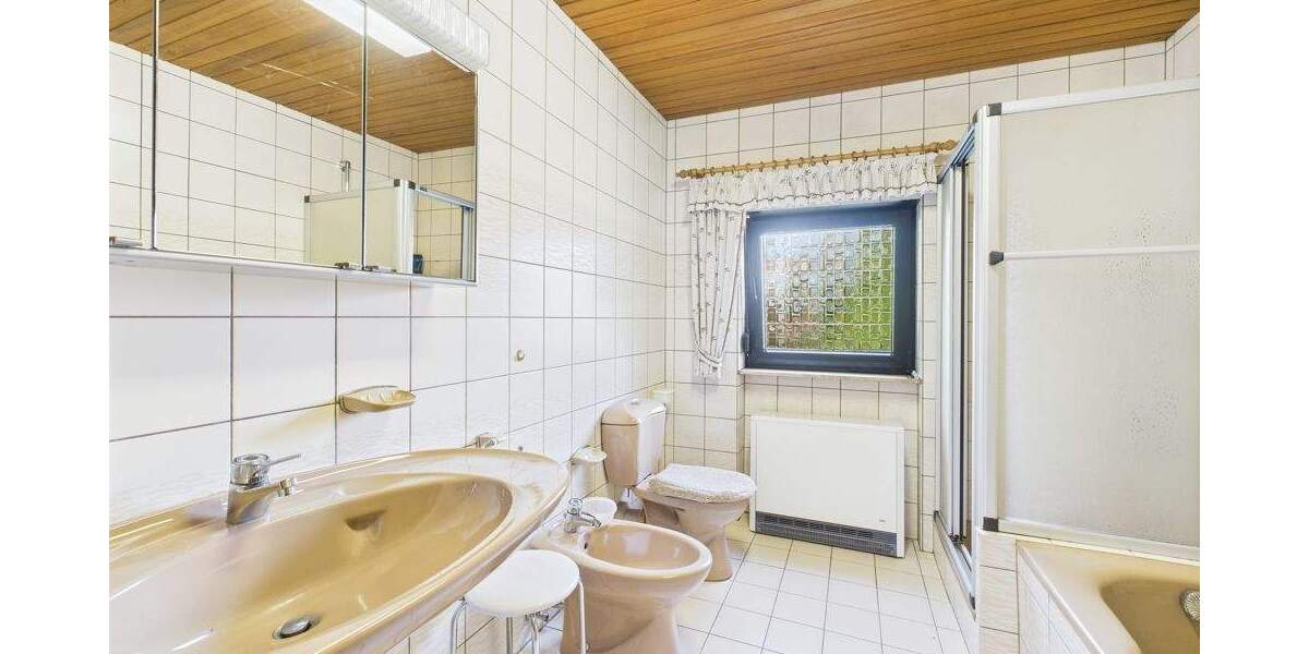 Mehrfamilienhaus, Wohnhaus Quierschied - 9 Zimmer, 234 m&sup2;, 195.000&euro; | Angebot:25799966