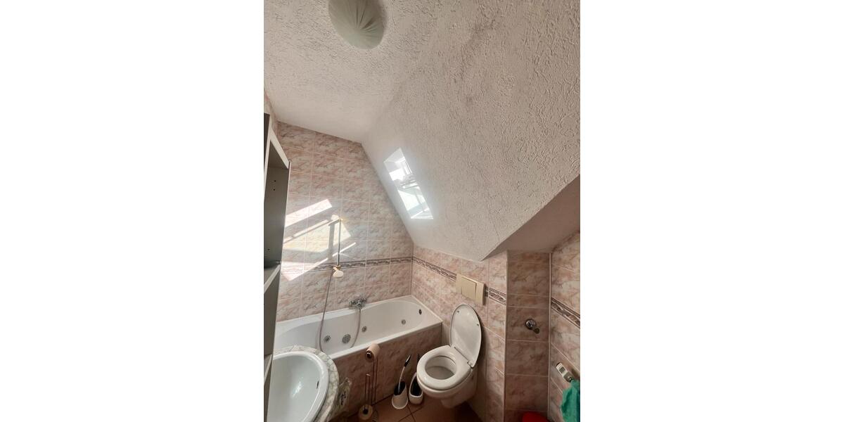 Dachgeschoßwohnung Saarbrücken - 5 Zimmer, 125 m&sup2;, 1.080&euro; | Angebot:25298112