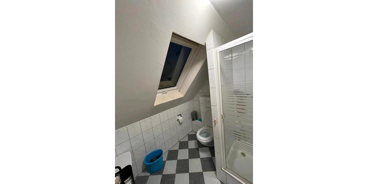 Dachgeschoßwohnung Homburg - 4 Zimmer, 100 m&sup2;, 1.300&euro; | Angebot:25361033