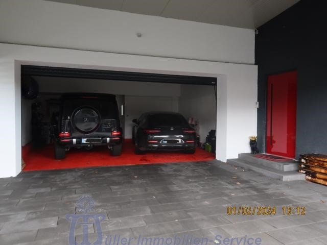 Modernes luxuriöses Wohnhaus, Bungalowstil, mit Außenpool, in schöner Stadtrandlage - Einfamilienhaus Homburg | Angebot:14540143