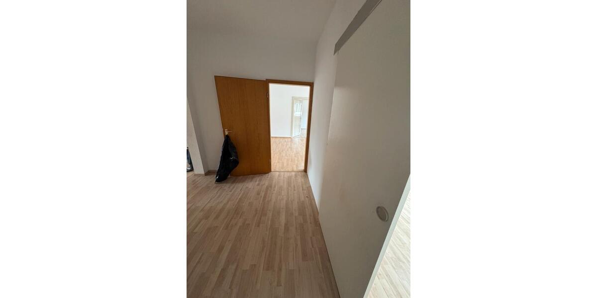 Etagenwohnung Saarbrücken - 3 Zimmer, 67 m&sup2;, 600&euro; | Angebot:25842163