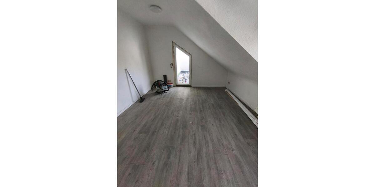 Dachgeschoßwohnung Bexbach - 2.5 Zimmer, 70 m&sup2;, 630&euro; | Angebot:26519223