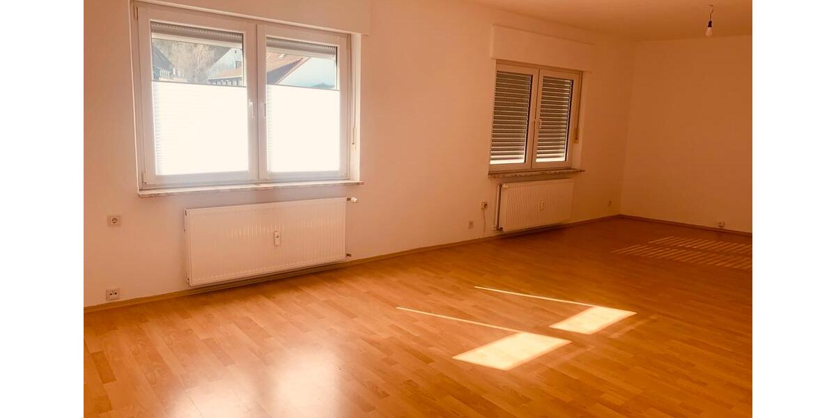 Etagenwohnung Saarbrücken Eschberg - 4 Zimmer, 104 m&sup2;, 880&euro; | Angebot:25877714
