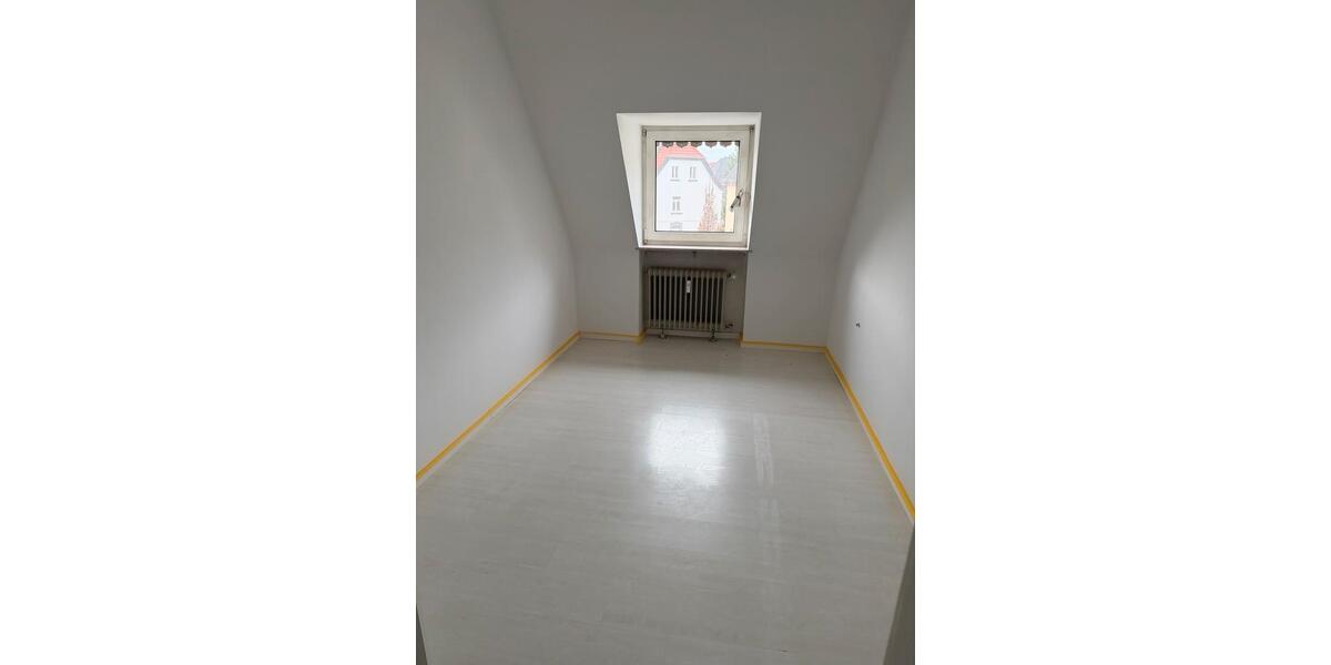 Dachgeschoßwohnung Saarbrücken Kieselhumes - 4 Zimmer, 65 m&sup2;, 1.000&euro; | Angebot:25830978