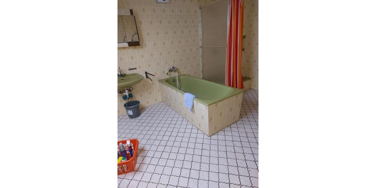 Einfamilienhaus Überherrn - 7 Zimmer, 160 m&sup2;, 180.000&euro; | Angebot:24352512