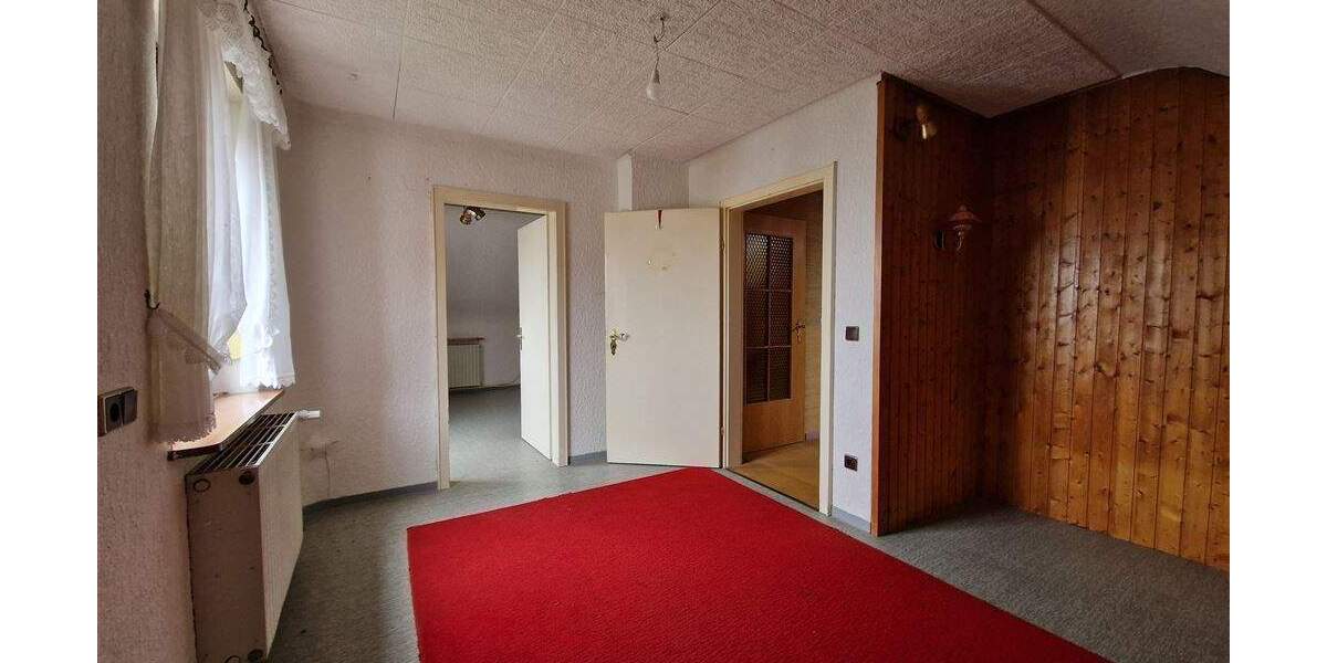 Einfamilienhaus Tholey - 8 Zimmer, 150 m&sup2;, 200.000&euro; | Angebot:25661343