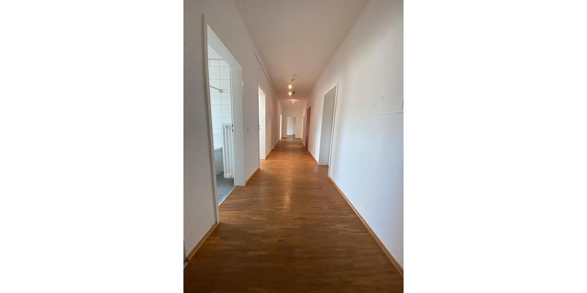 Dachgeschoßwohnung Saarbrücken Eschberg - 4 Zimmer, 125 m&sup2;, 495&euro; | Angebot:25866768