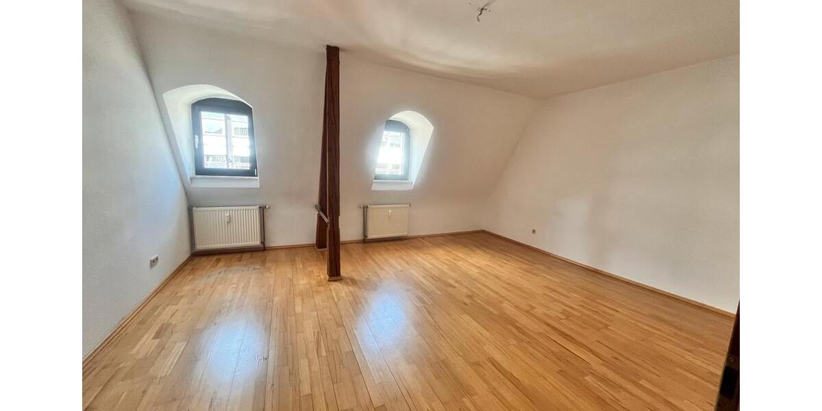 Dachgeschoßwohnung Saarbrücken - 5 Zimmer, 125 m&sup2;, 1.080&euro; | Angebot:25298112