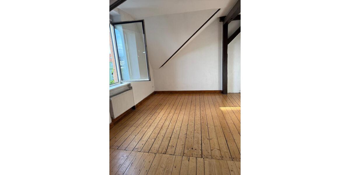 Dachgeschoßwohnung Saarbrücken - 3 Zimmer, 65 m&sup2;, 560&euro; | Angebot:26662956