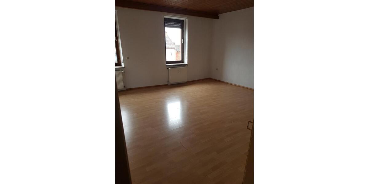 Etagenwohnung Saarbrücken West - 5 Zimmer, 100 m&sup2;, 950&euro; | Angebot:25923726