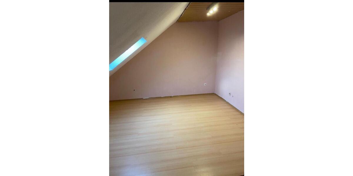 Dachgeschoßwohnung Quierschied - 1 Zimmer, 120 m&sup2;, 480&euro; | Angebot:26480101