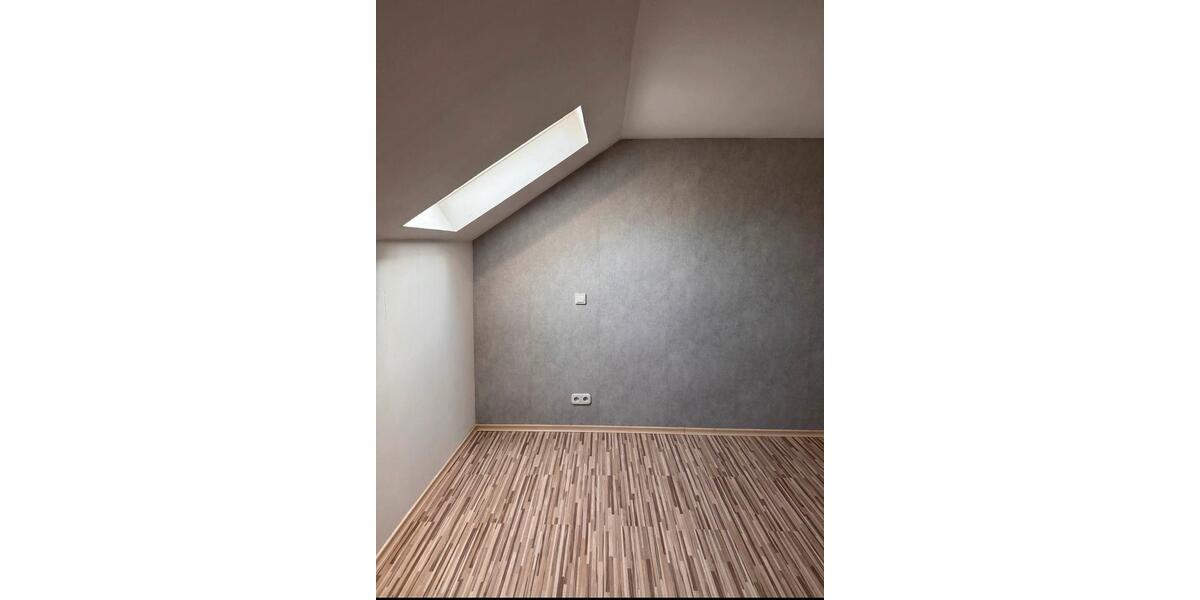 Dachgeschoßwohnung Großrosseln - 3.5 Zimmer, 80 m&sup2;, 465&euro; | Angebot:25311972