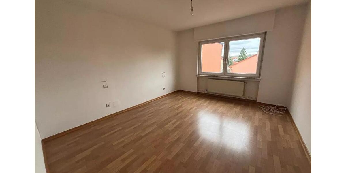 Dachgeschoßwohnung Saarbrücken - 5 Zimmer, 147 m&sup2;, 995&euro; | Angebot:25853646