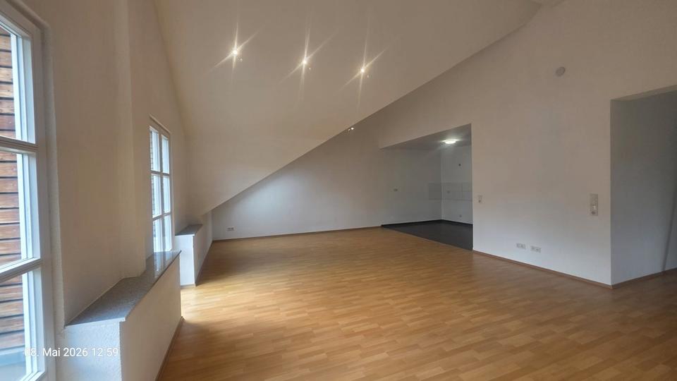 Dachgeschoßwohnung Quierschied - 3 Zimmer, 125 m&sup2;, 1.100&euro; | Angebot:26492983