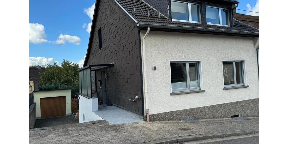 Doppelhaushälfte Saarbrücken Dudweiler - 5 Zimmer, 115 m&sup2;, 1.150&euro; | Angebot:25919841