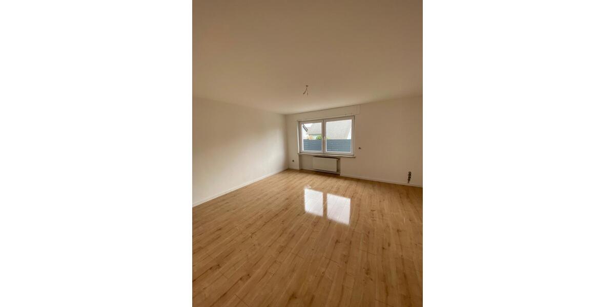 Reihenhaus Heusweiler - 4 Zimmer, 130 m&sup2;, 1.200&euro; | Angebot:25894824