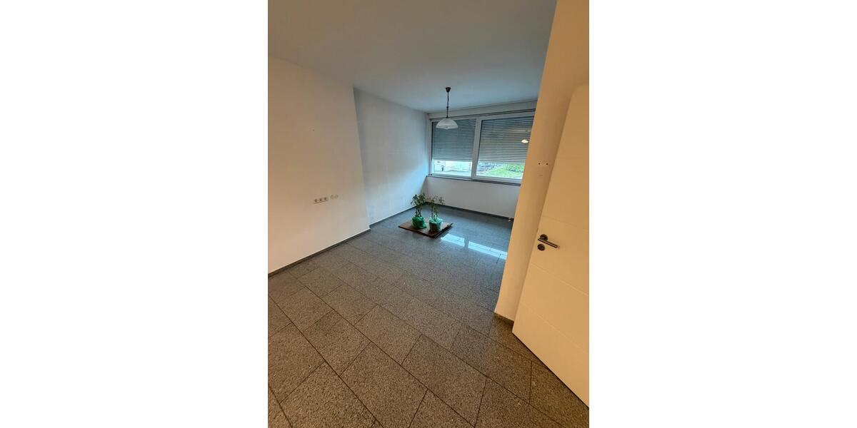 Erdgeschoßwohnung Schmelz - 3 Zimmer, 105 m&sup2;, 800&euro; | Angebot:25107141