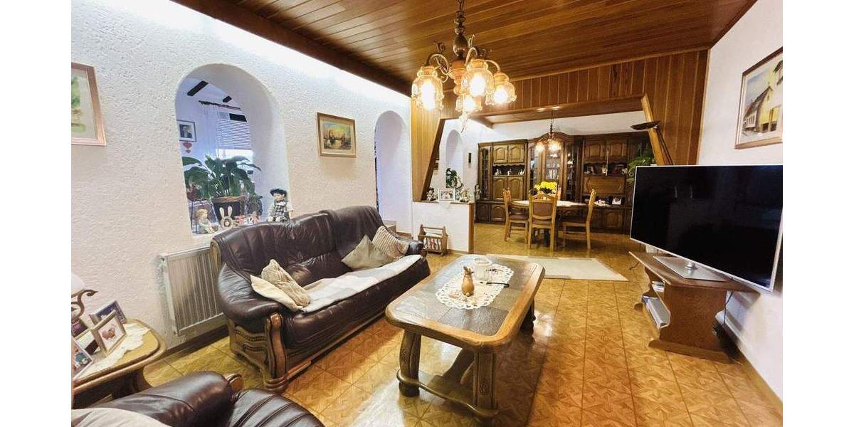 Einfamilienhaus Saarbrücken Dudweiler - 6 Zimmer, 115 m&sup2;, 125.000&euro; | Angebot:25801874