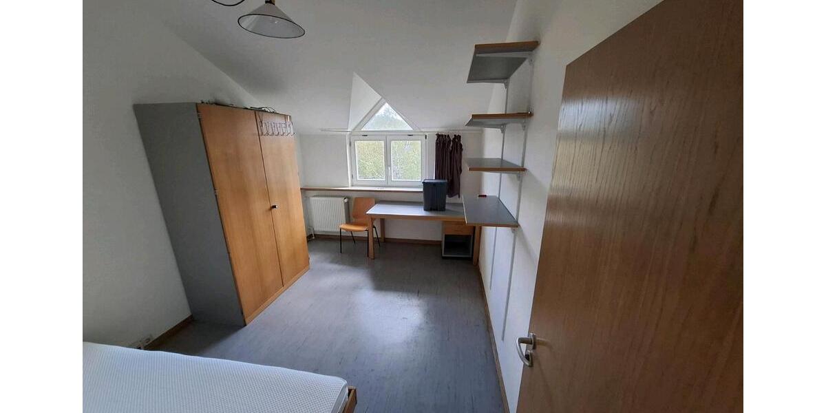 Dachgeschoßwohnung Homburg - 1 Zimmer, 17 m&sup2;, 272&euro; | Angebot:25217558