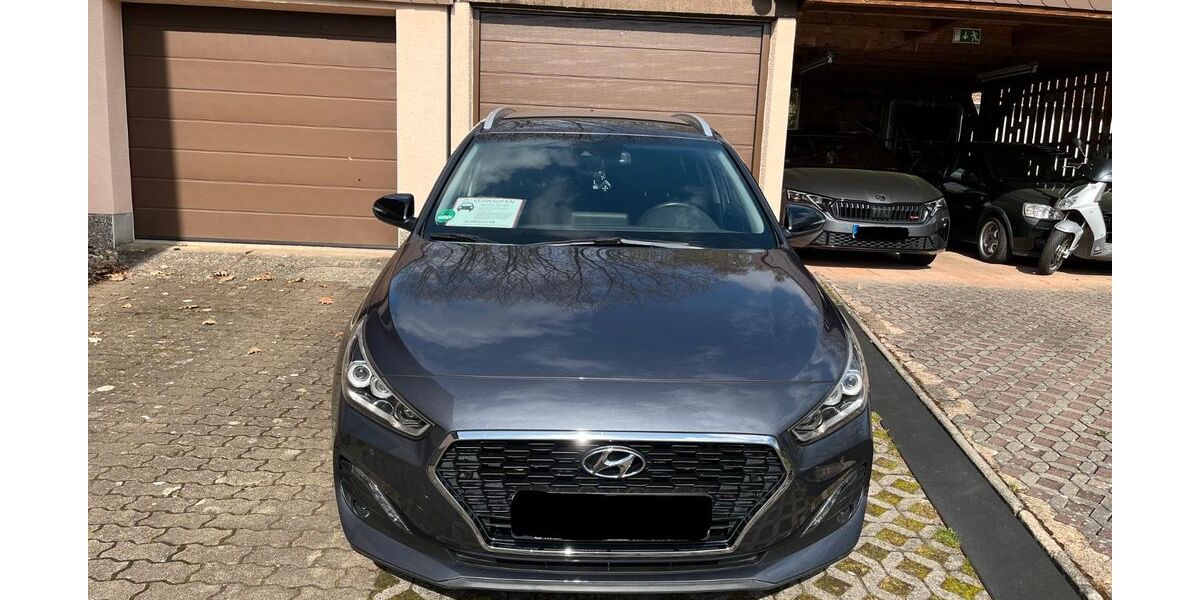 Hyundai i30 64.000 km 15.900 &euro; Großrosseln 66352