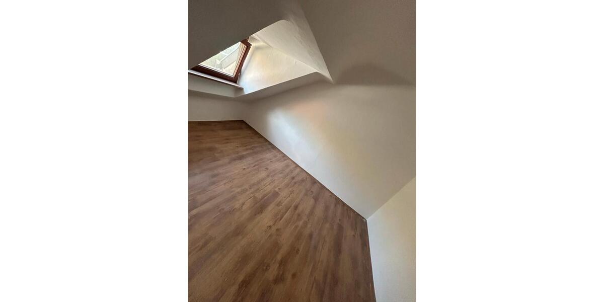 Dachgeschoßwohnung Sankt Ingbert - 3 Zimmer, 55 m&sup2;, 385&euro; | Angebot:24710708