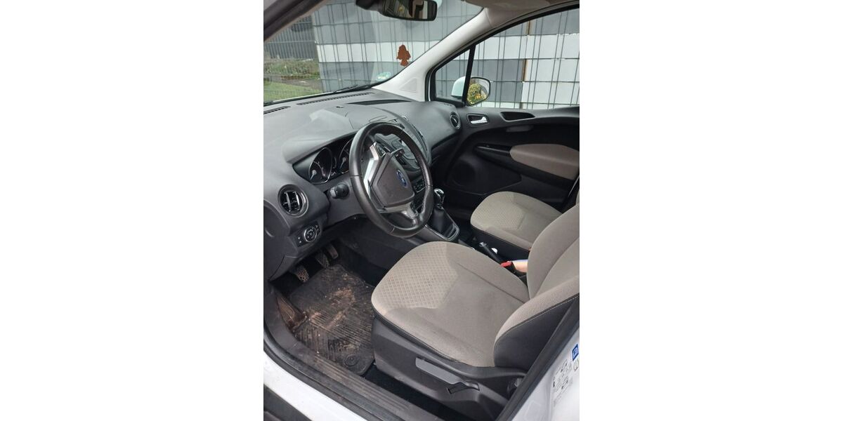 Ford Tourneo Courier 107.000 km 7.600 &euro; Illingen 66557