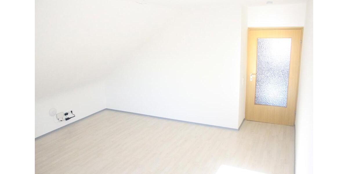 Dachgeschoßwohnung Riegelsberg - 3 Zimmer, 100 m&sup2;, 650&euro; | Angebot:26688709