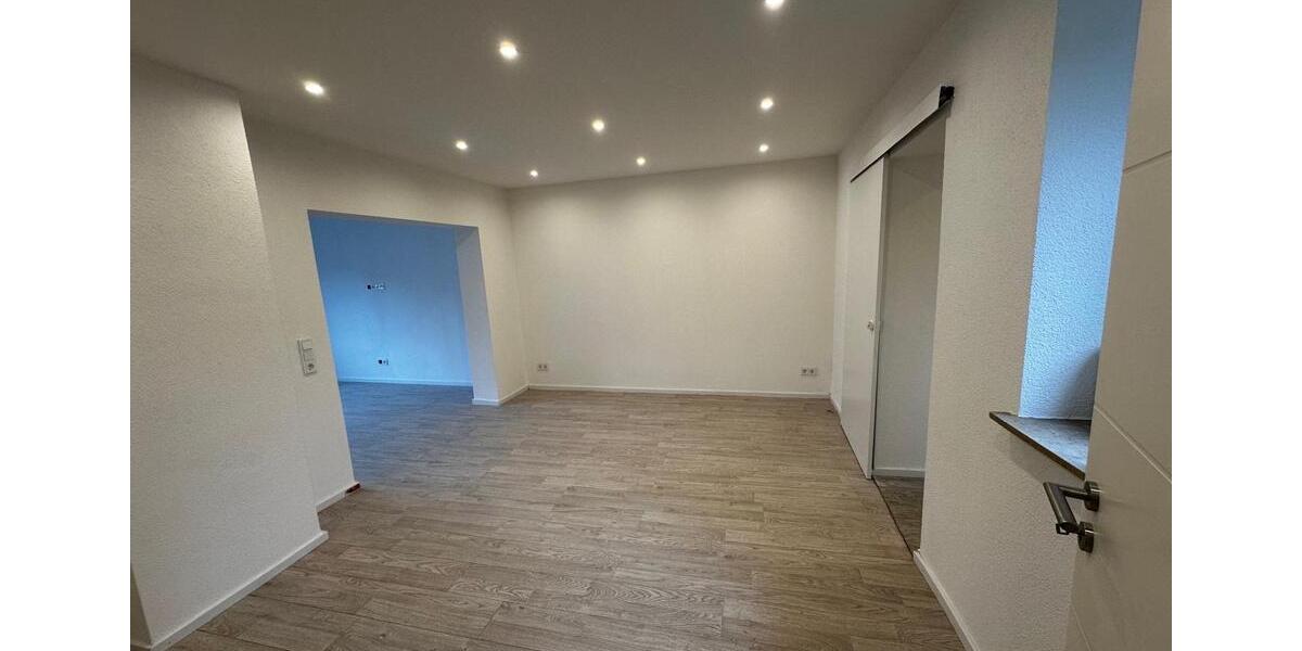 Reihenhaus Völklingen - 6 Zimmer, 160 m&sup2;, 1.300&euro; | Angebot:25439583