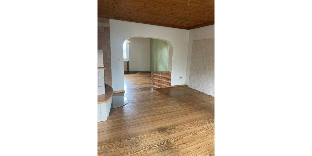 Etagenwohnung Homburg - 5 Zimmer, 180 m&sup2;, 900&euro; | Angebot:25872537