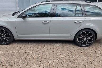 Skoda Octavia 178.000 km 17.700 &euro; Humes 66571