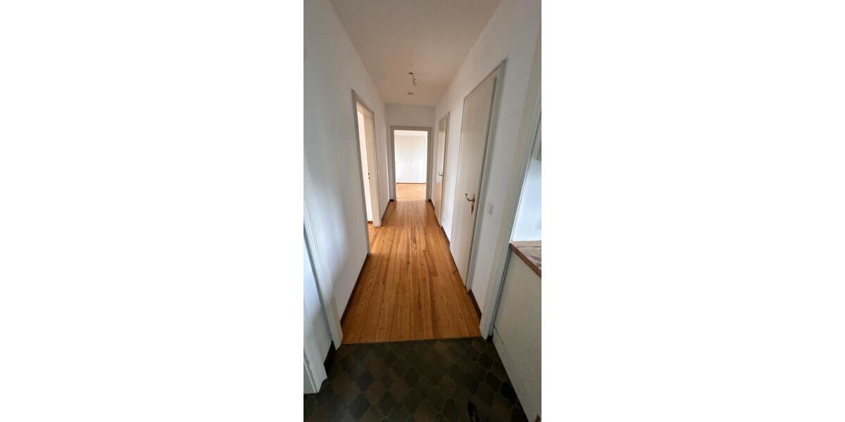 Dachgeschoßwohnung Schwalbach - 3.5 Zimmer, 82 m&sup2;, 740&euro; | Angebot:26367358