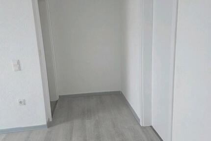 Wohnung Saarbrücken West - 4 Zimmer, 105 m&sup2;, 800&euro; | Angebot:25869330