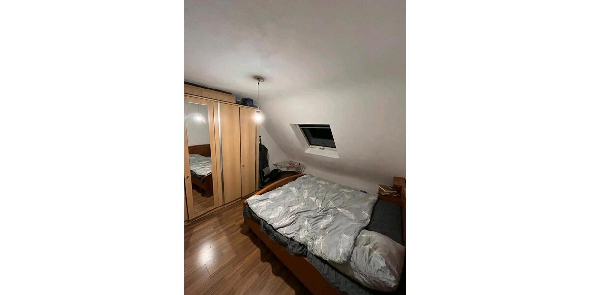 Dachgeschoßwohnung Homburg - 4 Zimmer, 100 m&sup2;, 1.300&euro; | Angebot:25361033