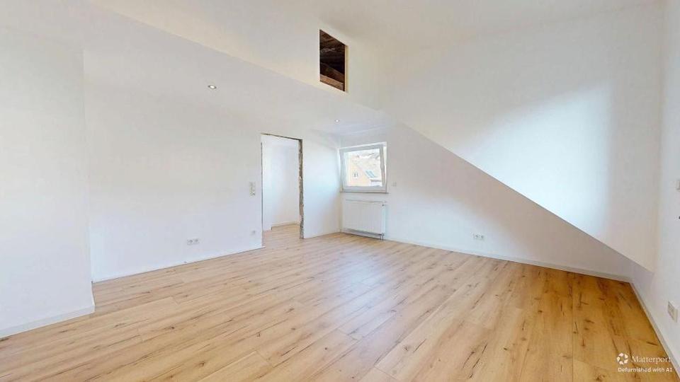 Dachgeschoßwohnung Sankt Ingbert - 3 Zimmer, 78 m&sup2;, 880&euro; | Angebot:25792280