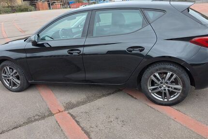 Seat Leon 37.600 km 17.500 &euro; Völklingen 66333