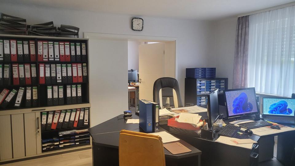 Einfamilienhaus Schwalbach - 10 Zimmer, 270 m&sup2;, 390.000&euro; | Angebot:23470755