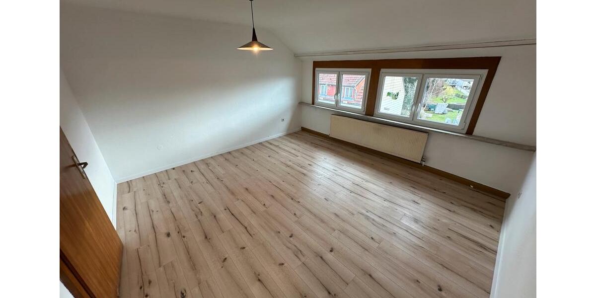 Dachgeschoßwohnung Marpingen - 3 Zimmer, 90 m&sup2;, 700&euro; | Angebot:26021107