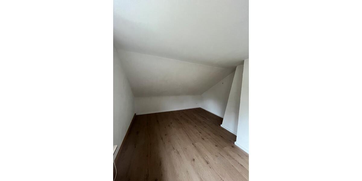 Dachgeschoßwohnung Saarbrücken St. Arnual - 3 Zimmer, 60 m&sup2;, 550&euro; | Angebot:26649521