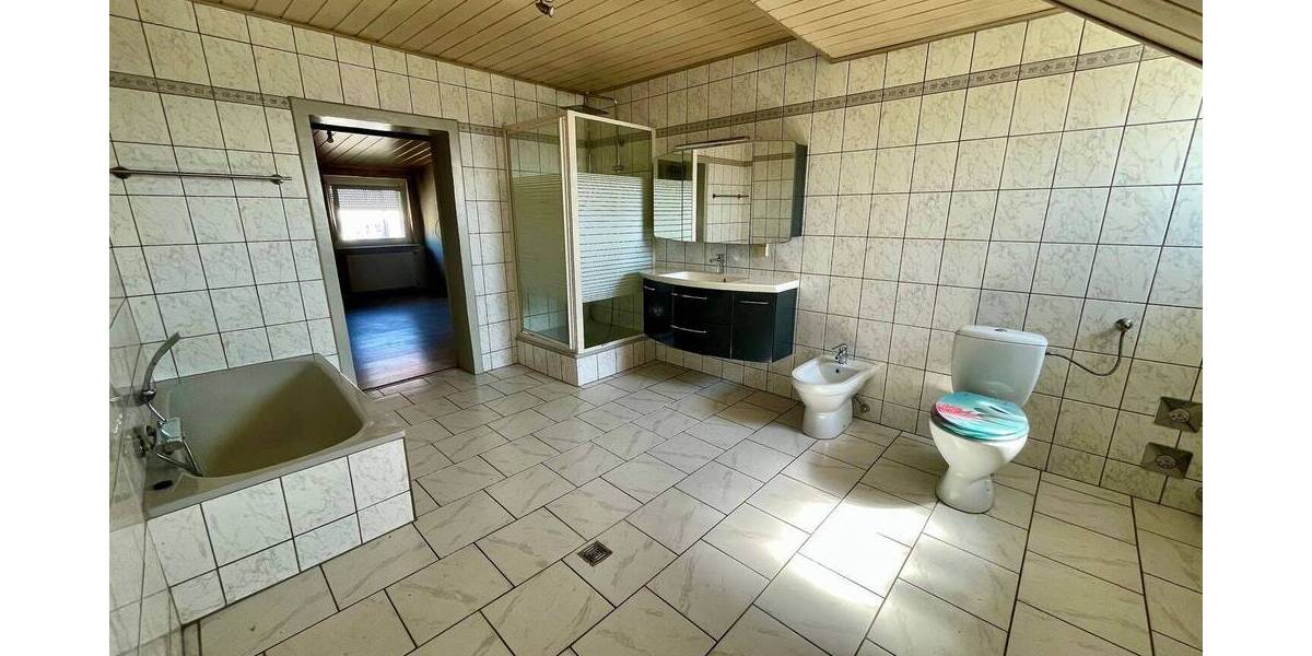 Reihenmittelhaus Überherrn Berus - 7 Zimmer, 175 m&sup2;, 140.000&euro; | Angebot:25731180