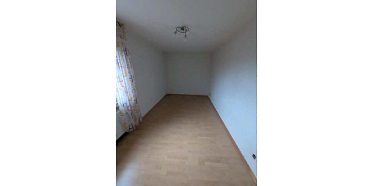 Etagenwohnung Saarbrücken Eschberg - 5 Zimmer, 132 m&sup2;, 1.185&euro; | Angebot:26398758